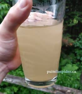 Eau trouble par l'argile avant le nettoyage du puits