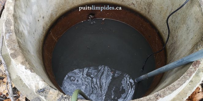 Puits de surface souillé par de l'eau de surface qui entre par un trou au haut du puits